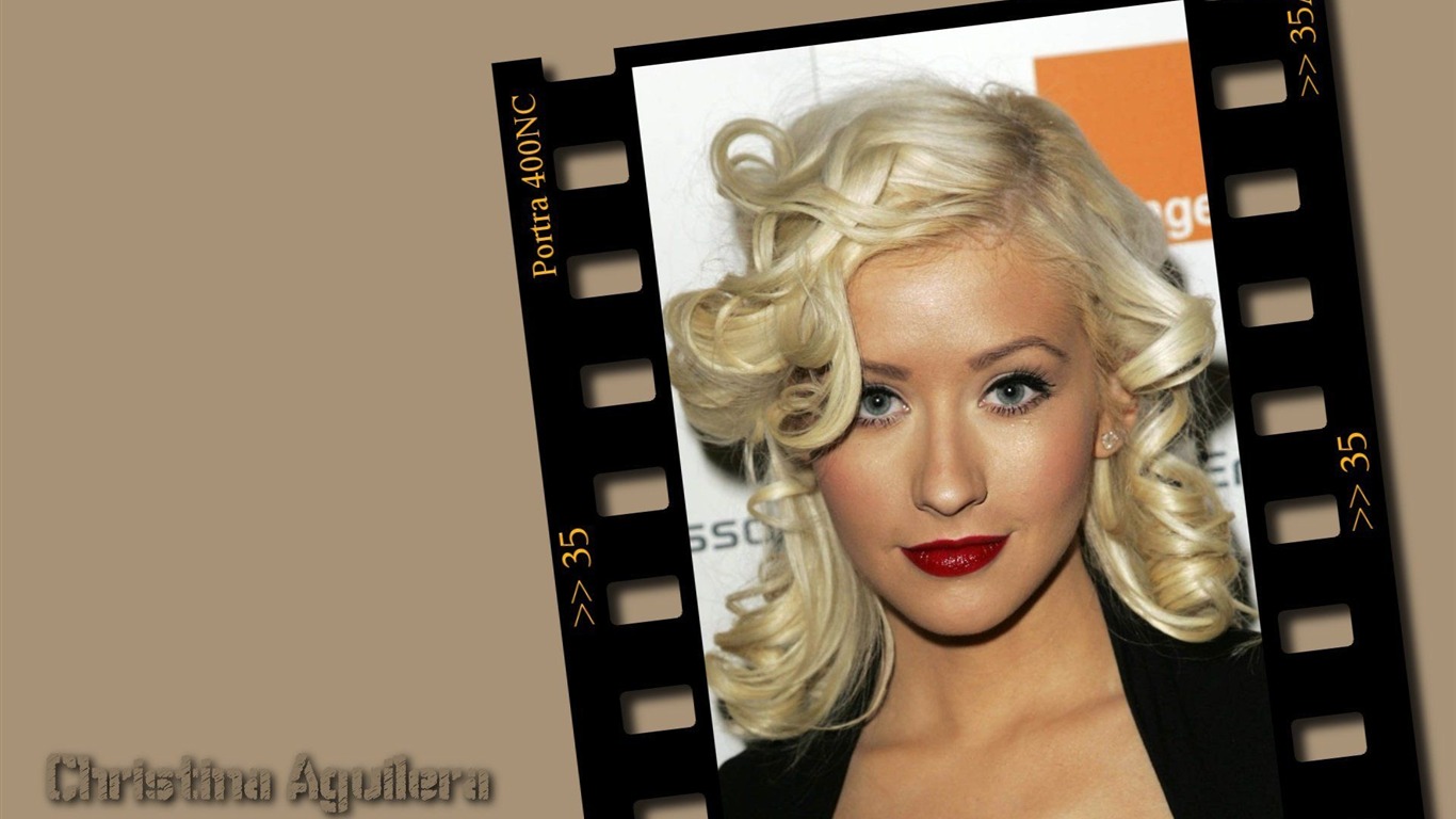Christina Aguilera #018 - 1366x768 Wallpapers Pictures Photos Images