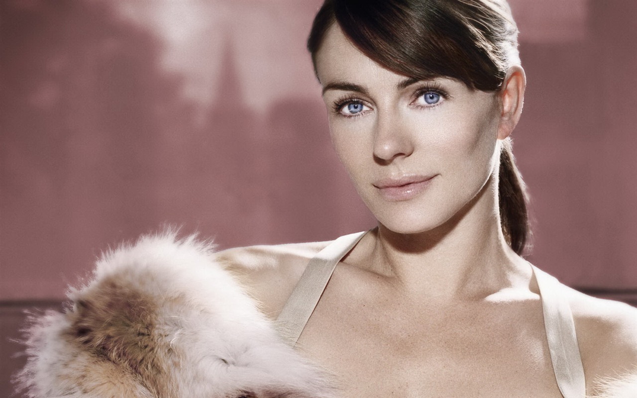 Elizabeth Hurley #036 - 1280x800 Wallpapers Pictures Photos Images