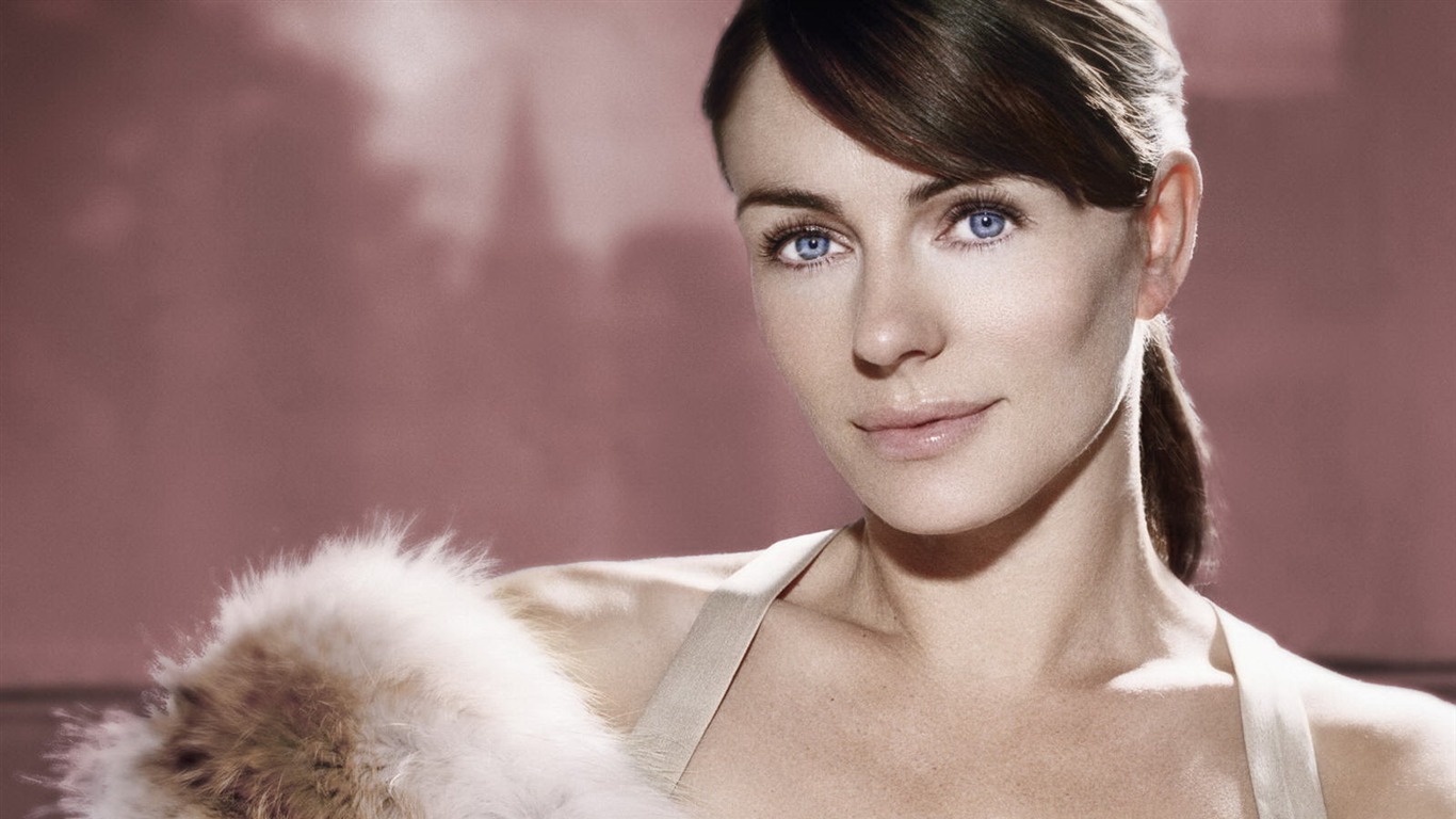 Elizabeth Hurley #036 - 1366x768 Wallpapers Pictures Photos Images