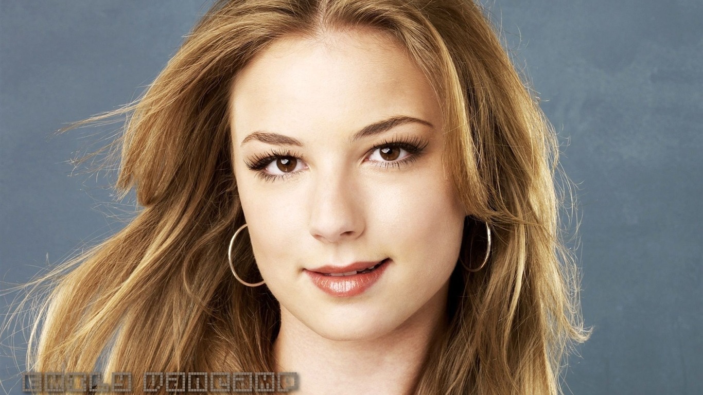 Emily VanCamp #001 - 1366x768 Wallpapers Pictures Photos Images