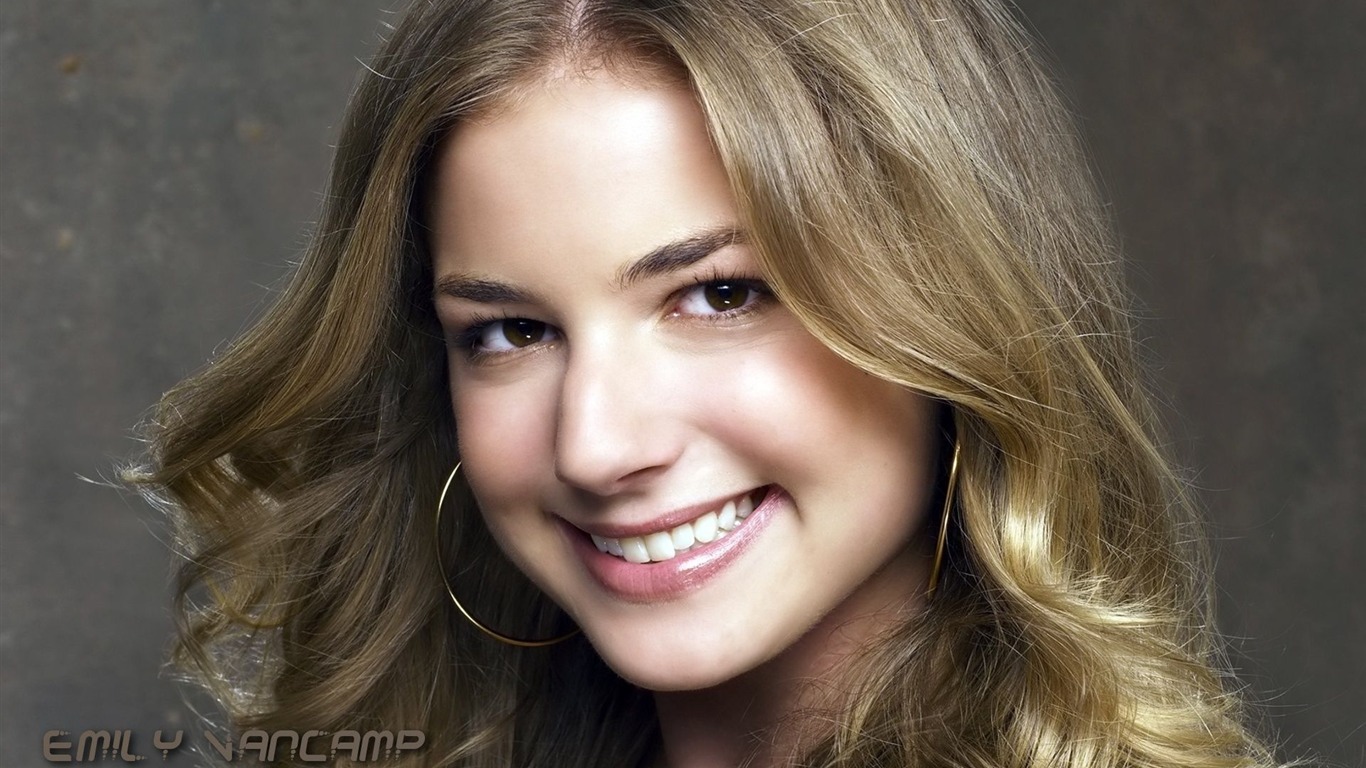 Emily VanCamp #006 - 1366x768 Wallpapers Pictures Photos Images