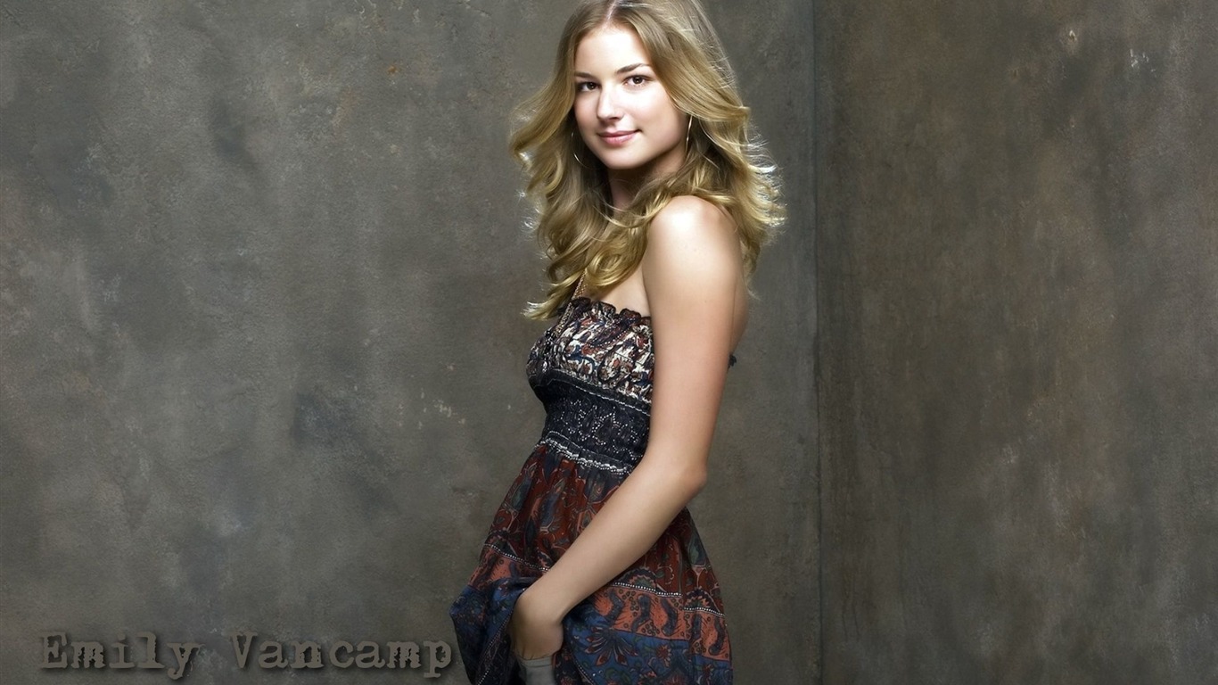 Emily VanCamp #007 - 1366x768 Wallpapers Pictures Photos Images