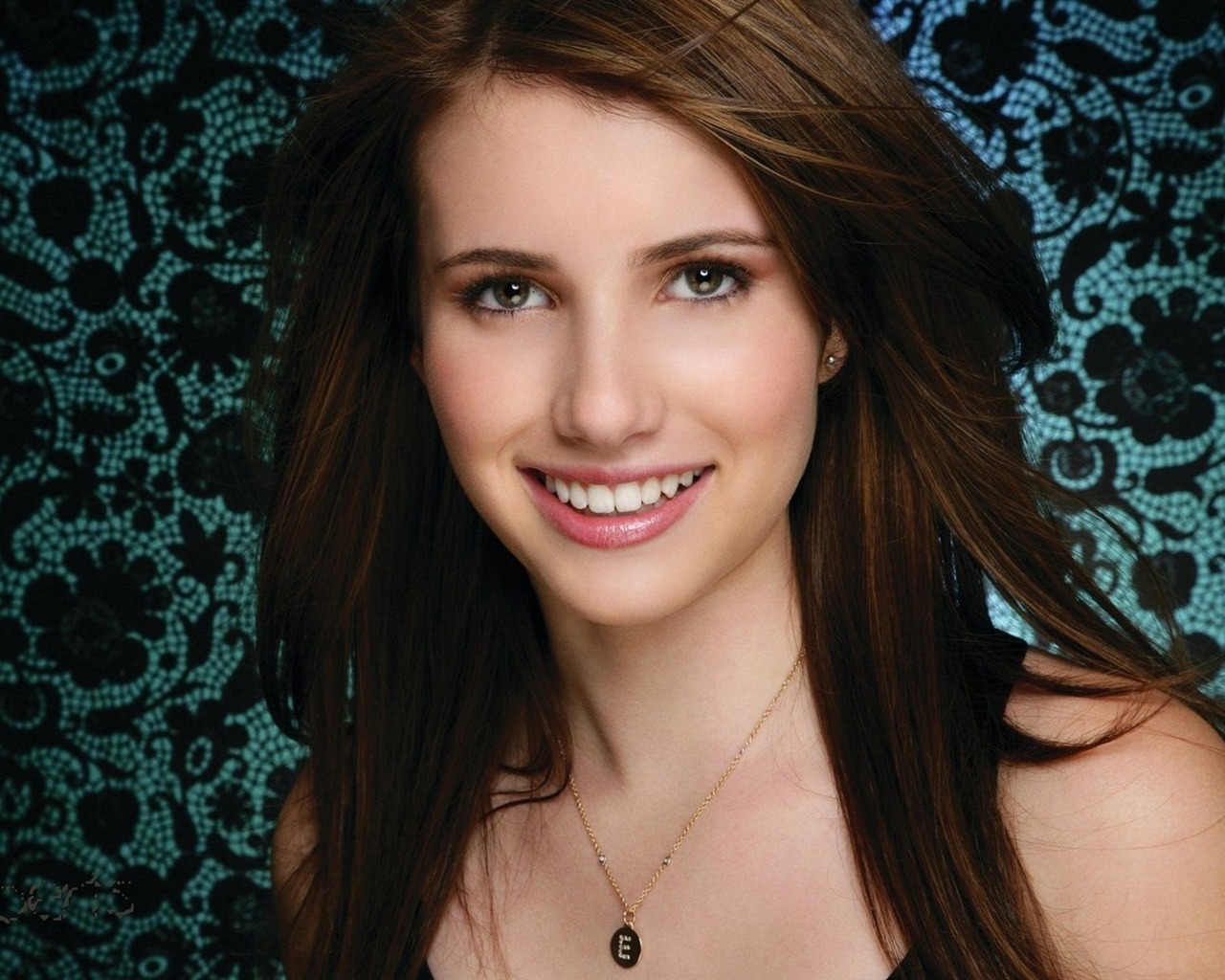 Emma Roberts #007 - 1280x1024 Wallpapers Pictures Photos Images