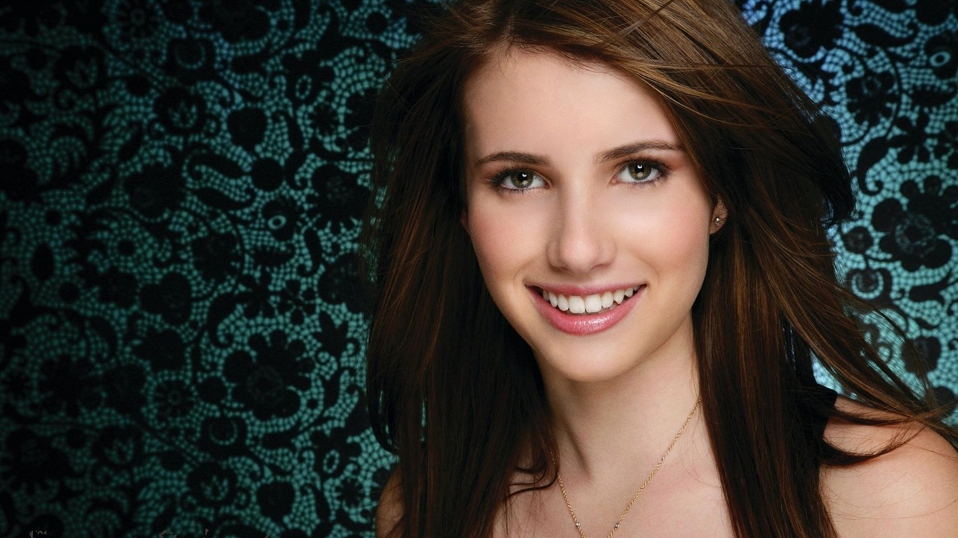 Emma Roberts #007 - 1366x768 Wallpapers Pictures Photos Images