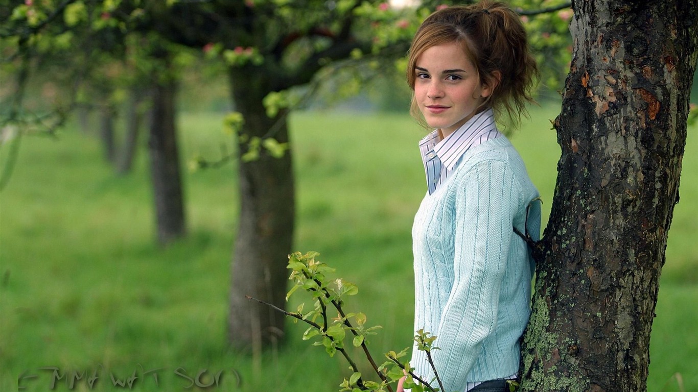 Emma Watson #002 - 1366x768 Wallpapers Pictures Photos Images