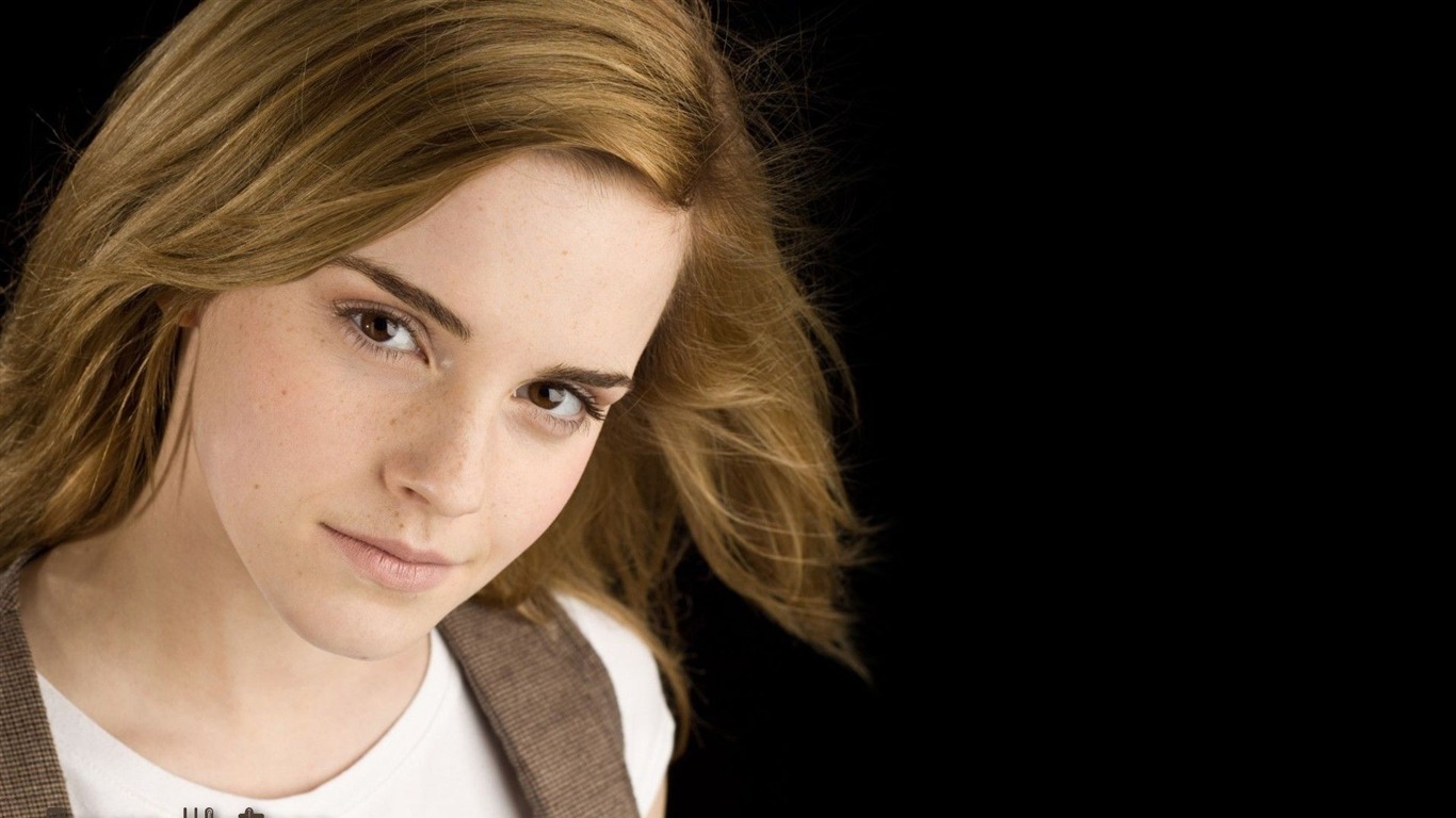 Emma Watson #003 - 1366x768 Wallpapers Pictures Photos Images
