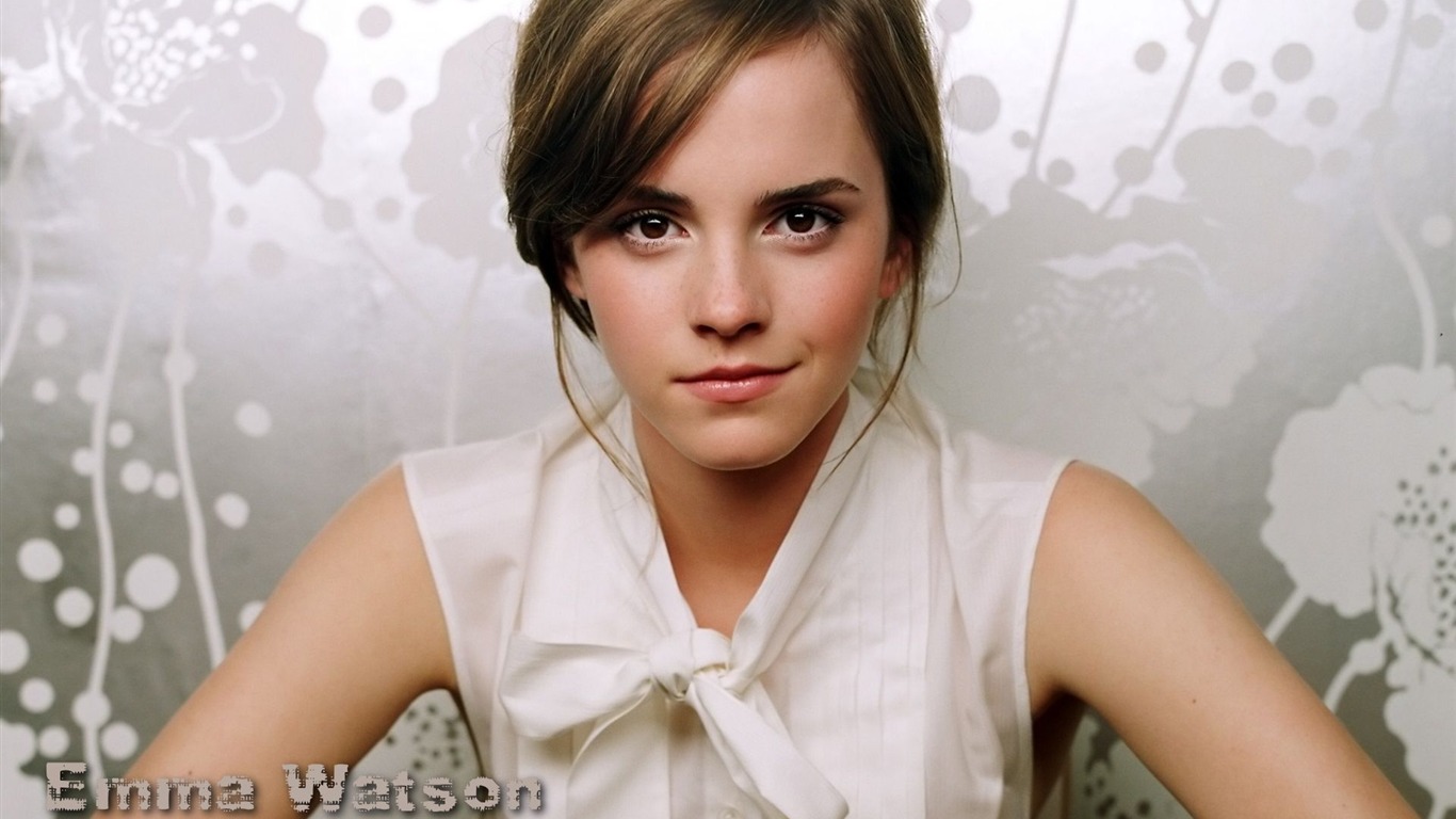 Emma Watson #004 - 1366x768 Wallpapers Pictures Photos Images