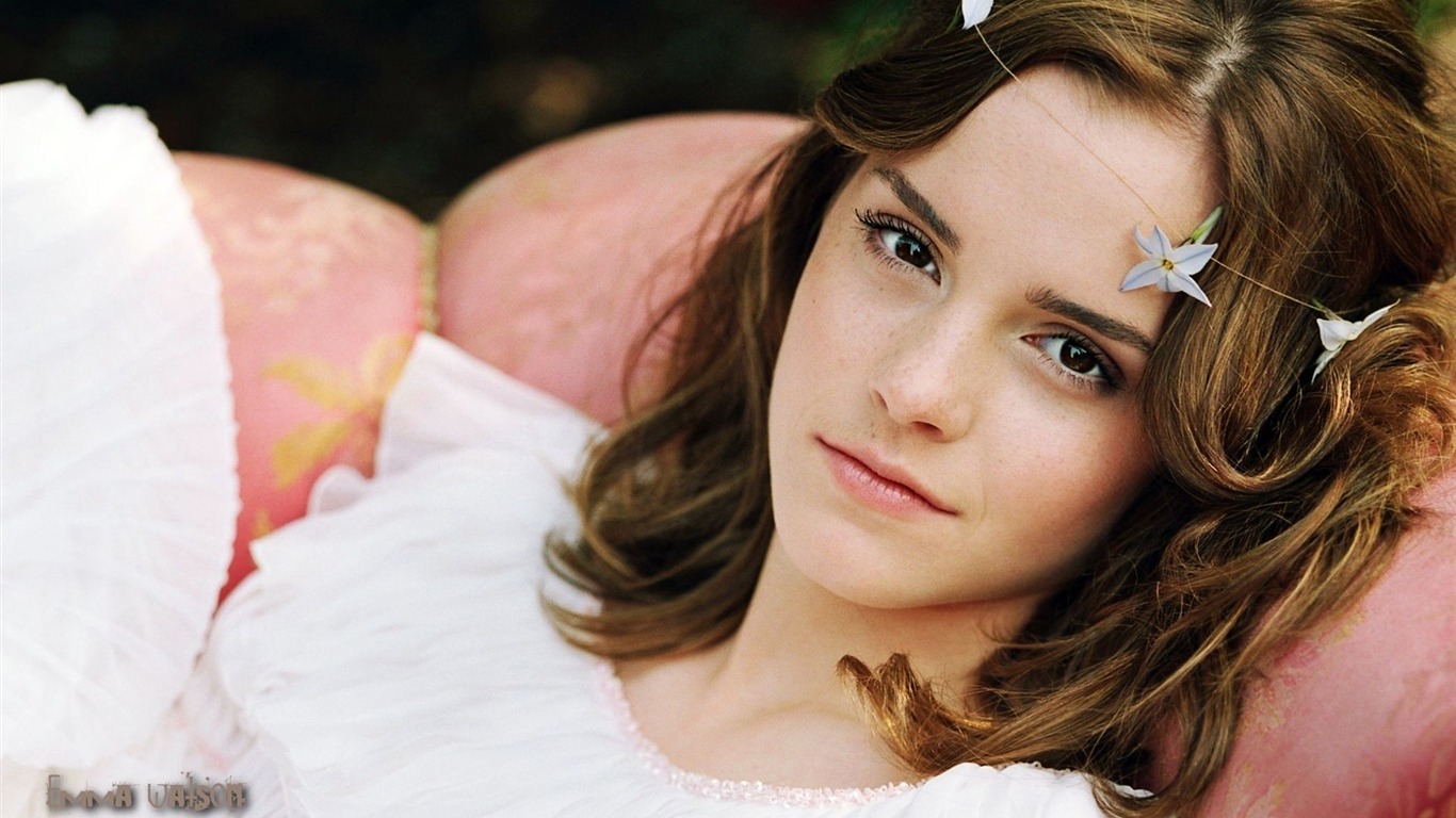 Emma Watson #028 - 1366x768 Wallpapers Pictures Photos Images