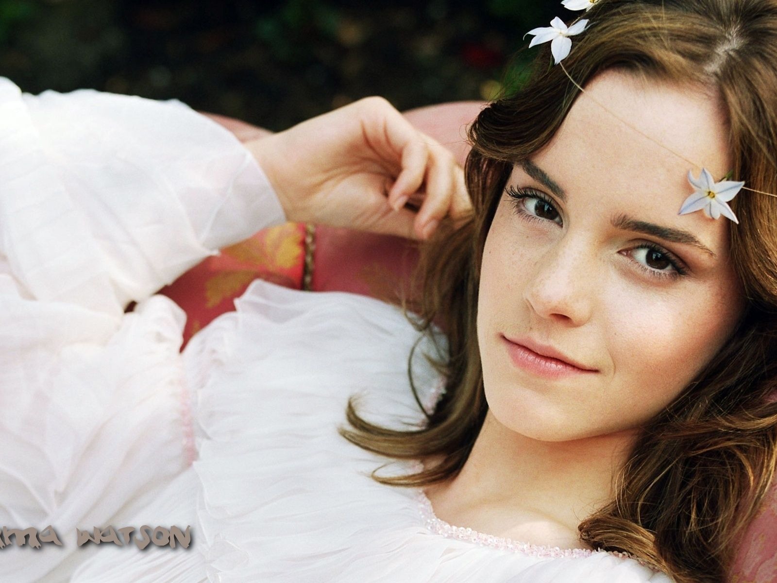 Emma Watson #024 - 1600x1200 Wallpapers Pictures Photos Images