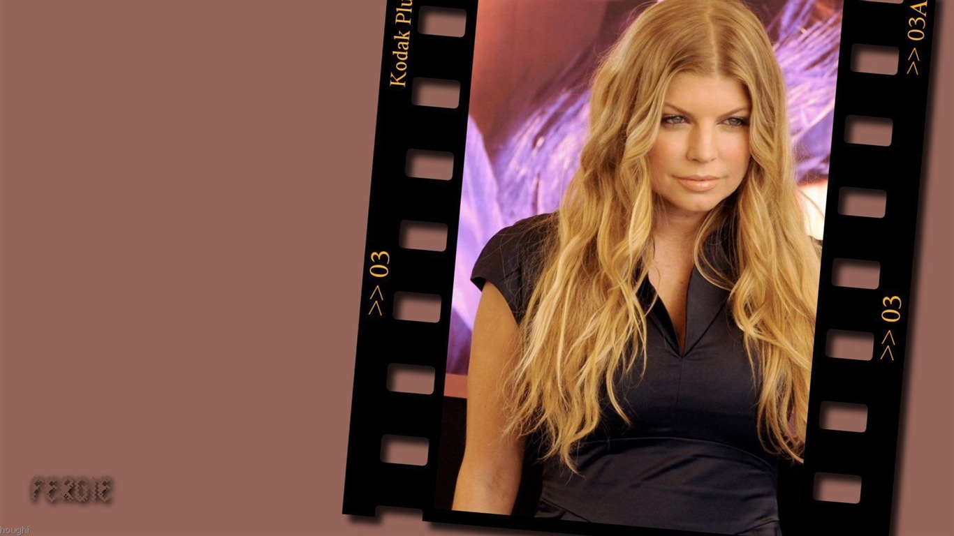 Fergie #005 - 1366x768 Wallpapers Pictures Photos Images
