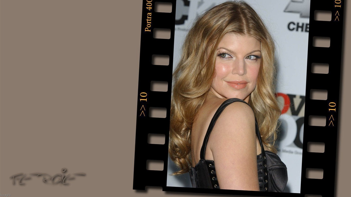 Fergie #006 - 1366x768 Wallpapers Pictures Photos Images