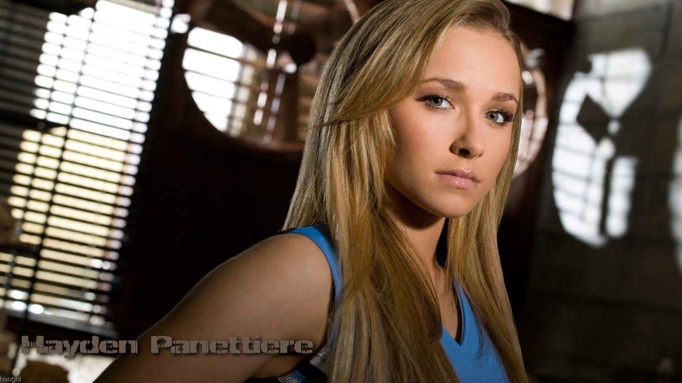 Hayden Panettiere #007 - 1366x768 Wallpapers Pictures Photos Images