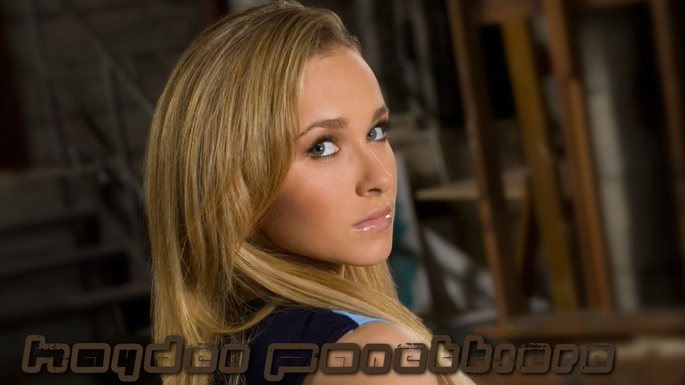 Hayden Panettiere #008 - 1366x768 Wallpapers Pictures Photos Images