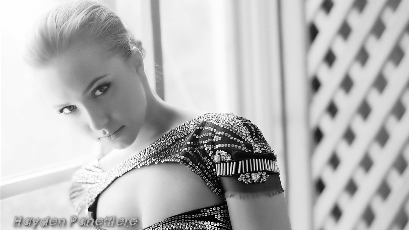 Hayden Panettiere #014 - 1366x768 Wallpapers Pictures Photos Images