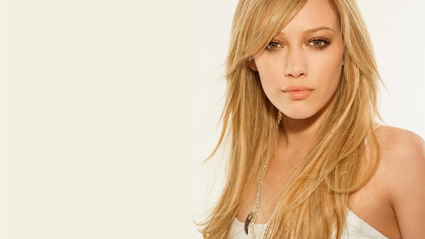 Hilary Duff #001 - 1366x768 Wallpapers Pictures Photos Images