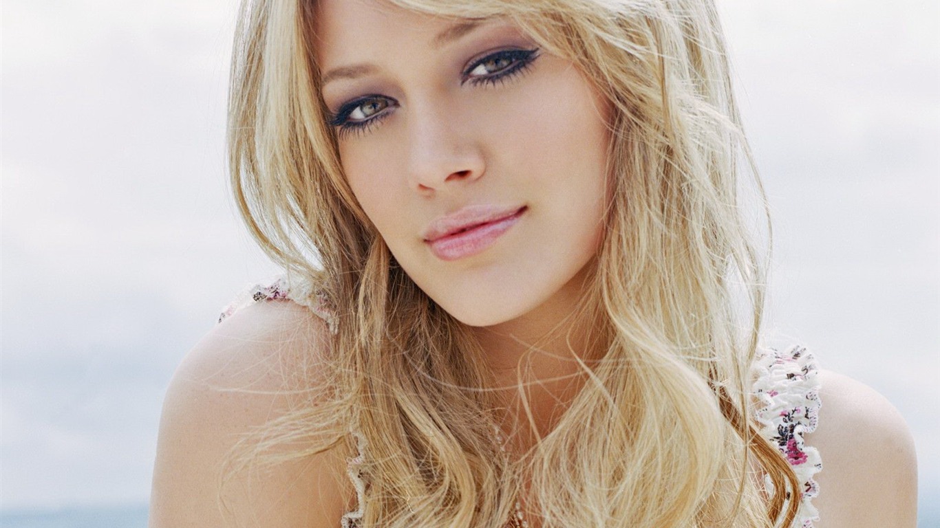 Hilary Duff #016 - 1366x768 Wallpapers Pictures Photos Images