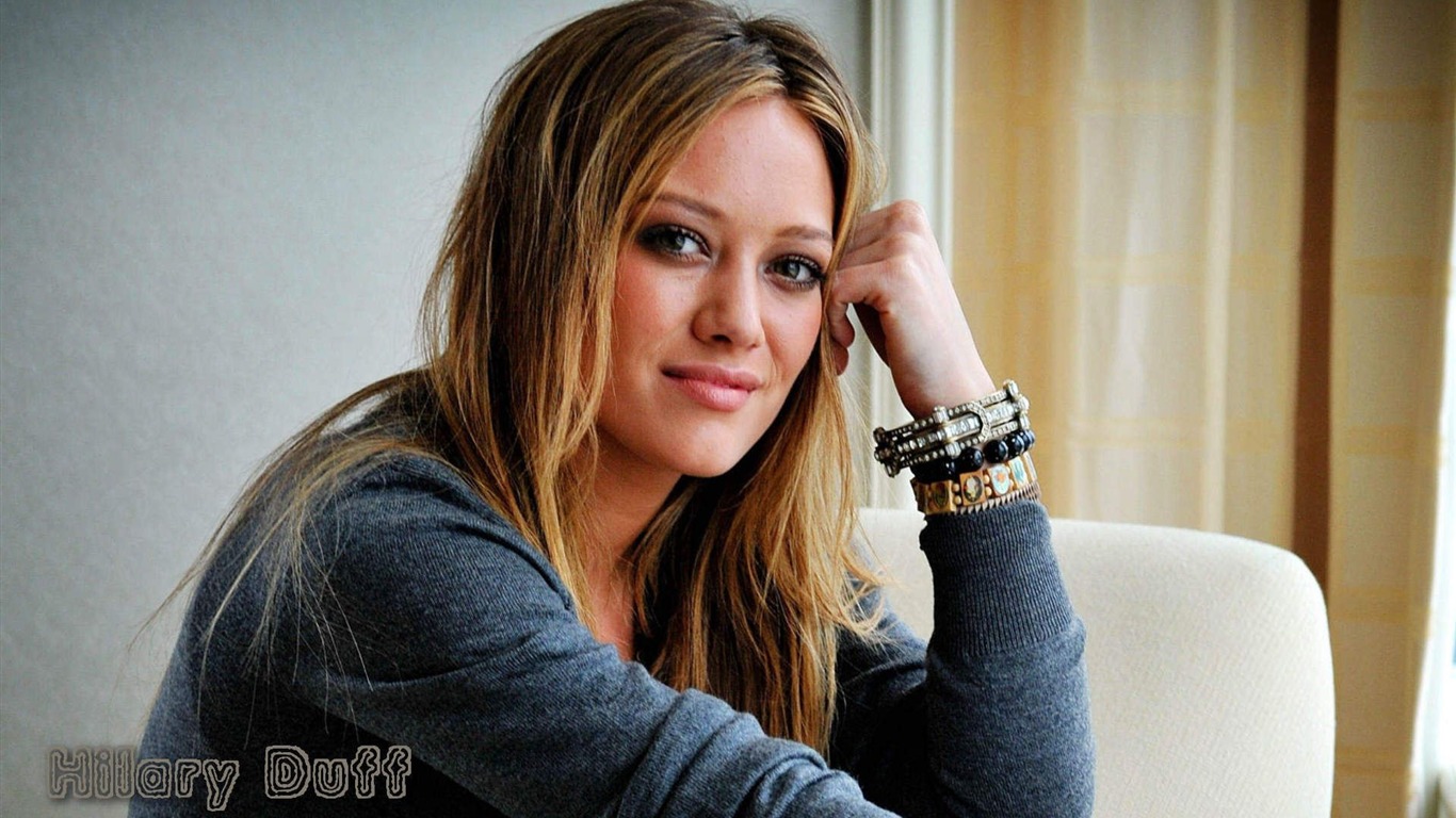 Hilary Duff #060 - 1366x768 Wallpapers Pictures Photos Images