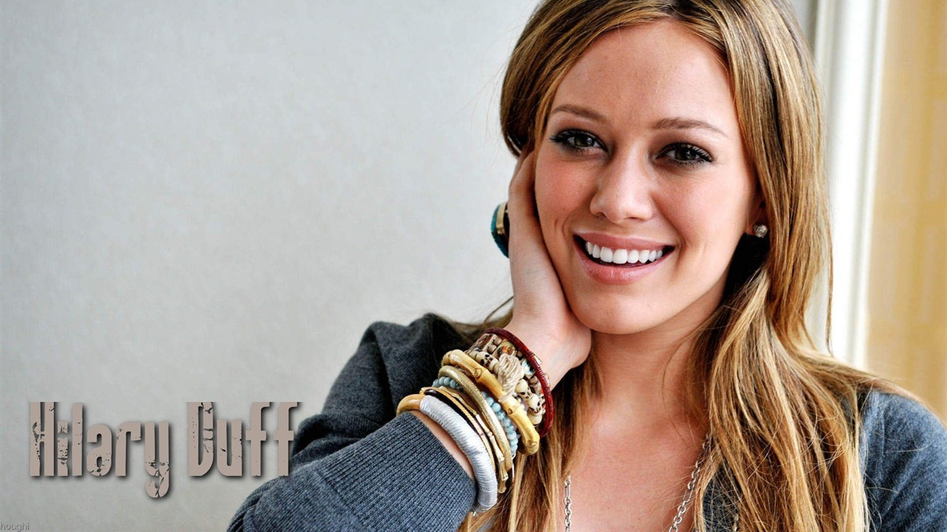 Hilary Duff #061 - 1366x768 Wallpapers Pictures Photos Images