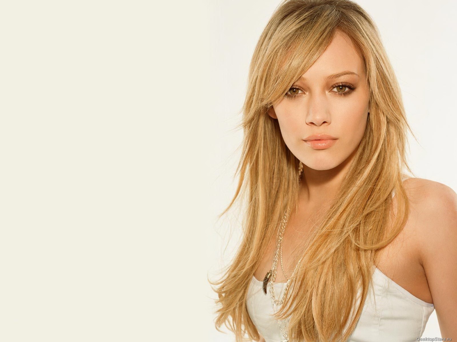 Hilary Duff #001 - 1600x1200 Wallpapers Pictures Photos Images