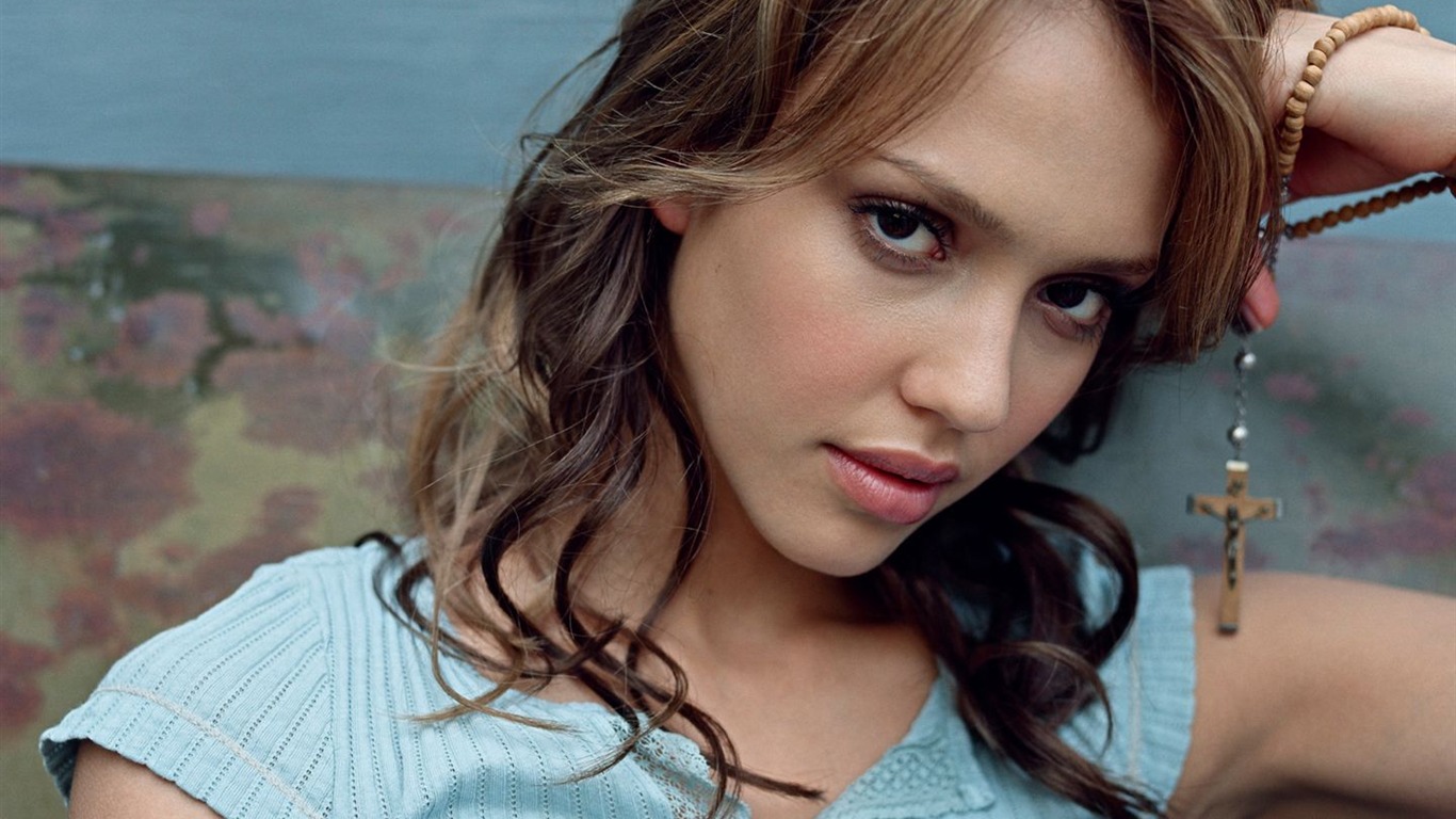 Jessica Alba #052 - 1366x768 Wallpapers Pictures Photos Images