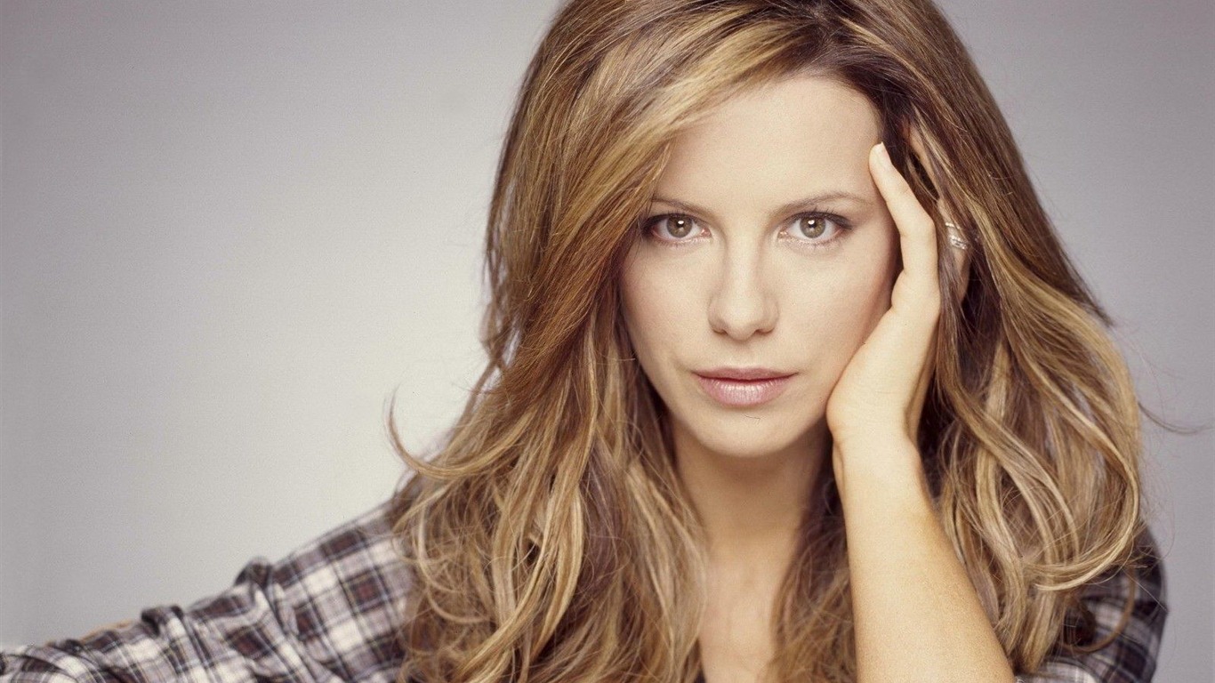 Kate Beckinsale #042 - 1366x768 Wallpapers Pictures Photos Images