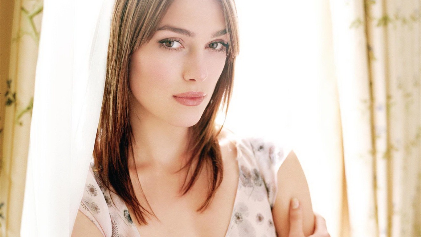 Keira Knightley #001 - 1366x768 Wallpapers Pictures Photos Images