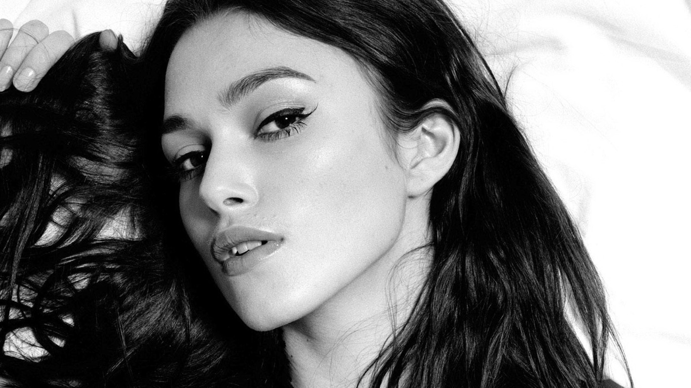 Keira Knightley #038 - 1366x768 Wallpapers Pictures Photos Images