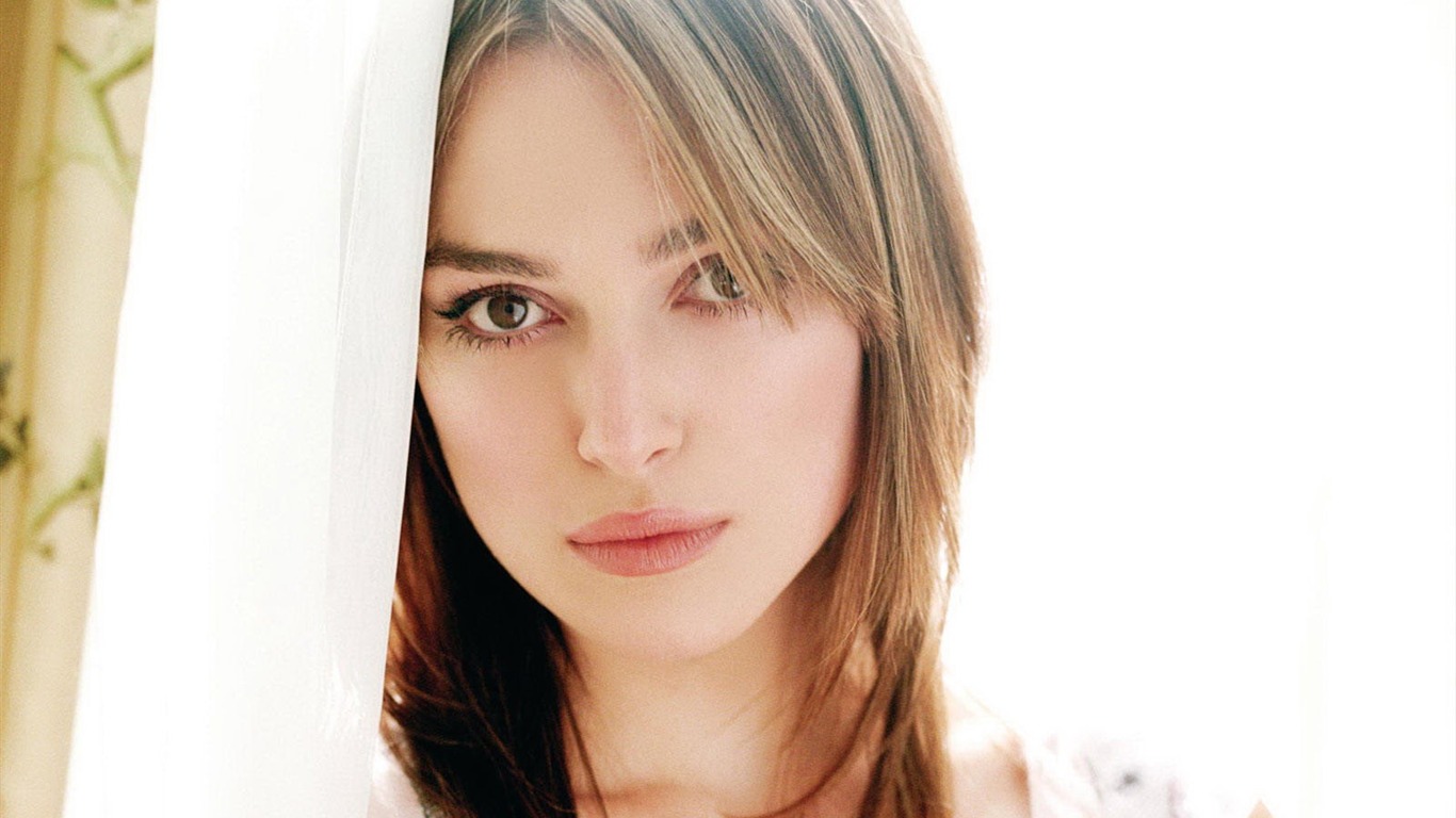 Keira Knightley #049 - 1366x768 Wallpapers Pictures Photos Images