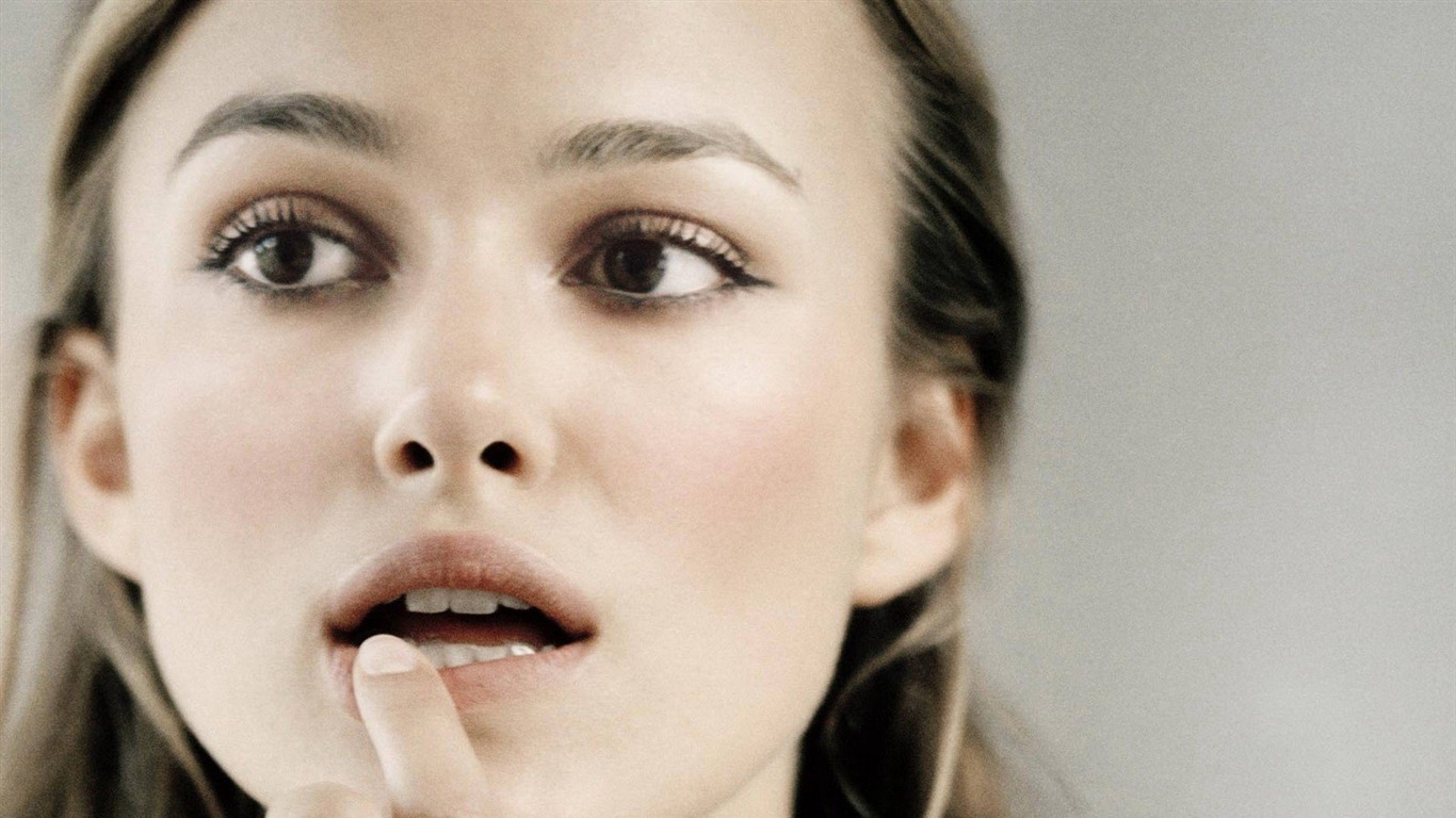 Keira Knightley #075 - 1366x768 Wallpapers Pictures Photos Images