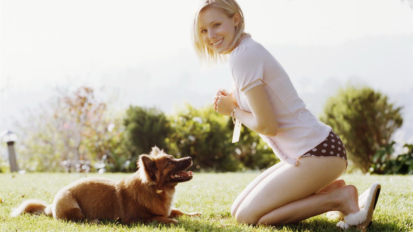 Kristen Bell #021 - 1366x768 Wallpapers Pictures Photos Images