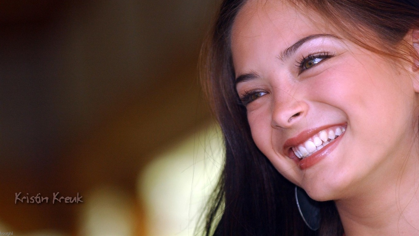 Kristin Kreuk #007 - 1366x768 Wallpapers Pictures Photos Images