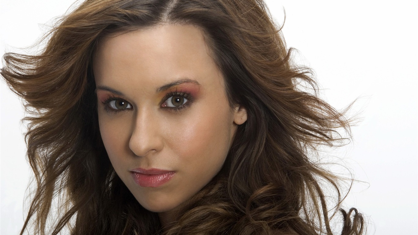 Lacey Chabert #008 - 1366x768 Wallpapers Pictures Photos Images