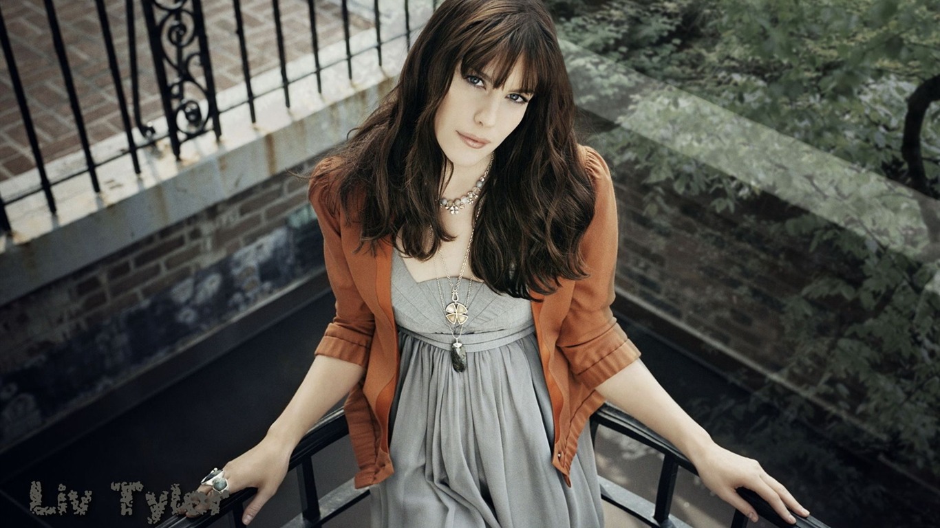 Liv Tyler #003 - 1366x768 Wallpapers Pictures Photos Images