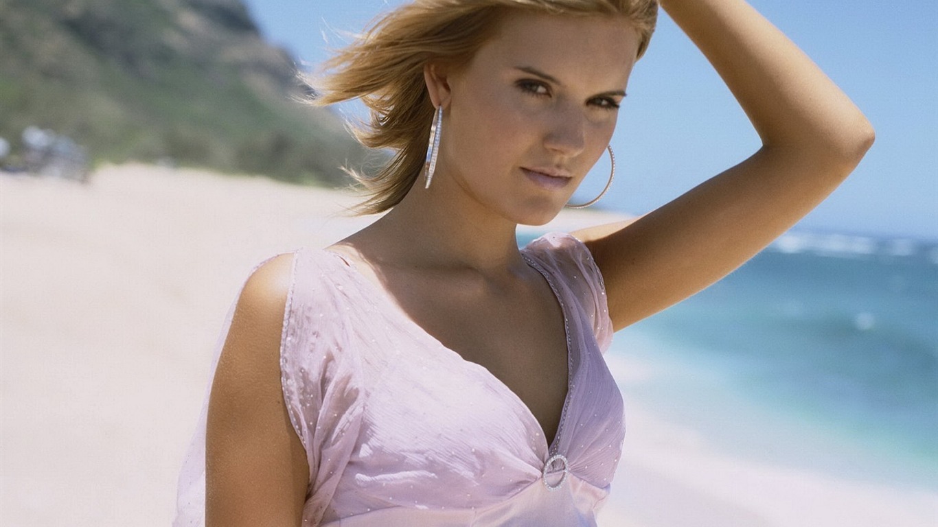 Maggie Grace #004 - 1366x768 Wallpapers Pictures Photos Images