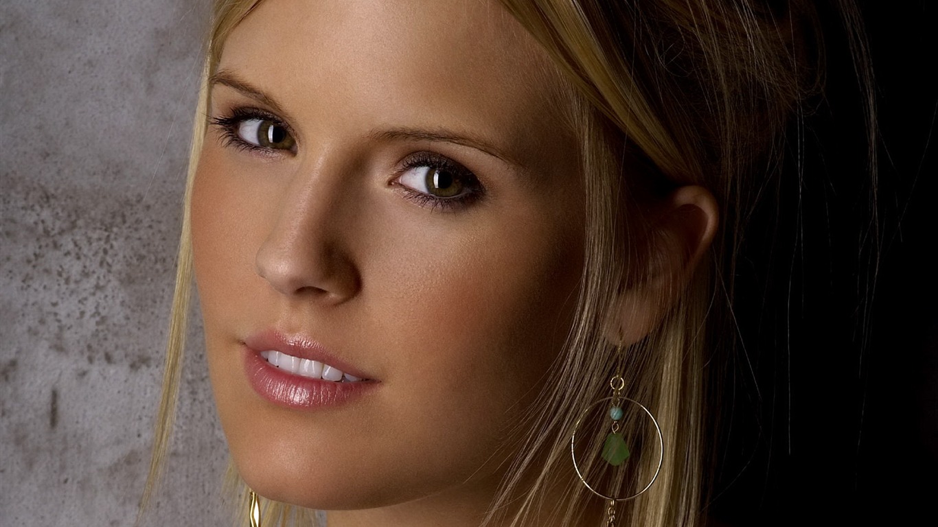 Maggie Grace #020 - 1366x768 Wallpapers Pictures Photos Images