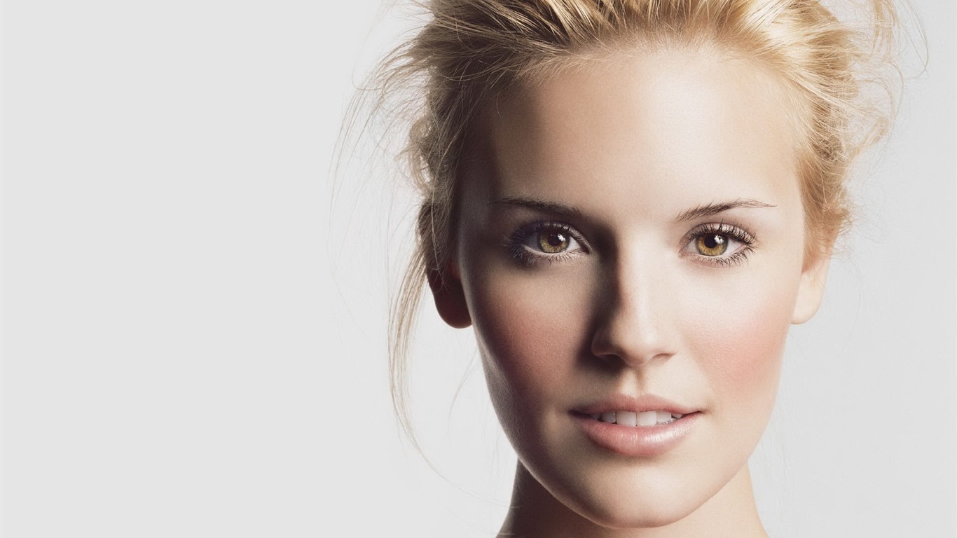 Maggie Grace #022 - 1366x768 Wallpapers Pictures Photos Images