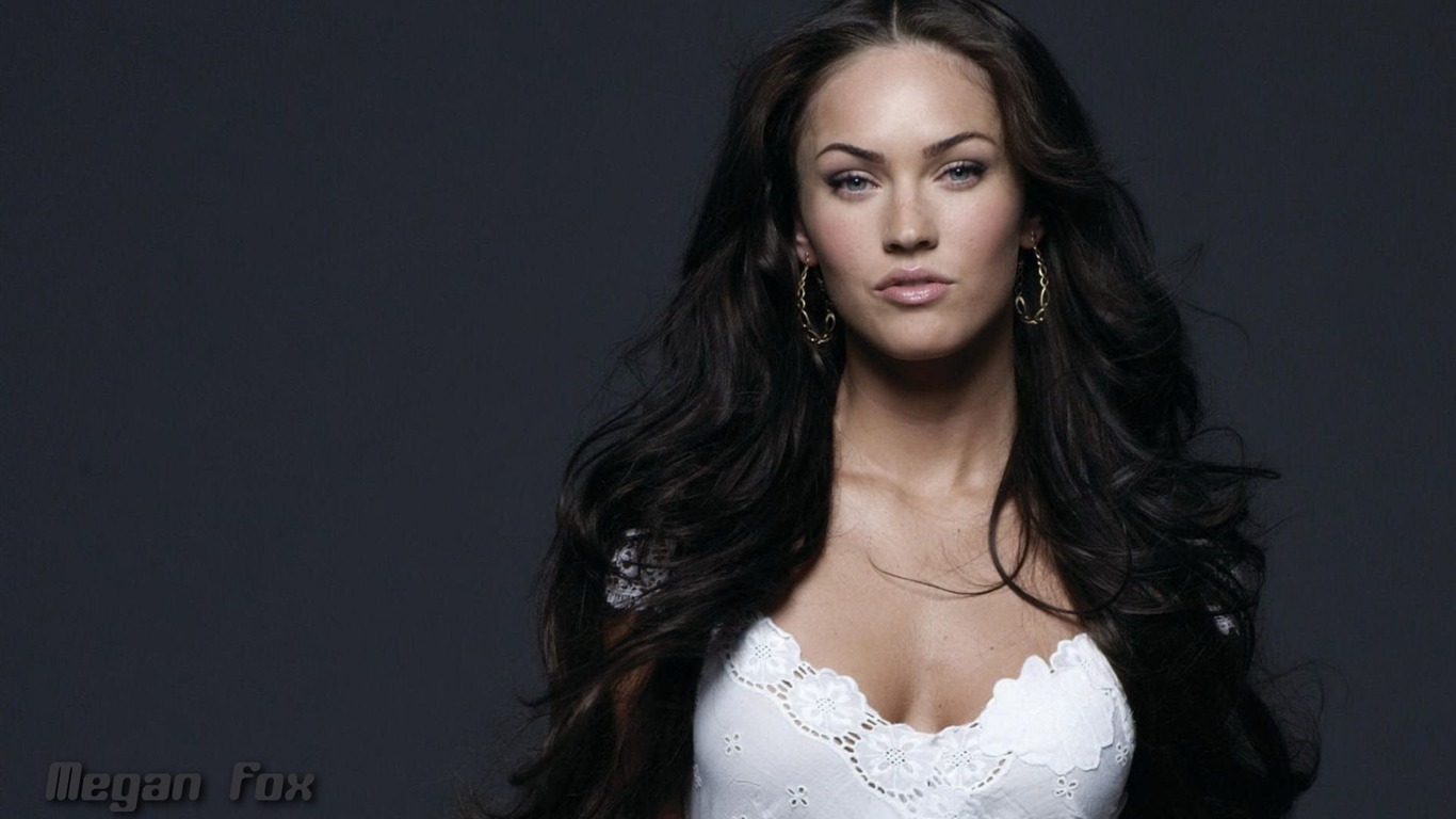 Megan Fox #039 - 1366x768 Wallpapers Pictures Photos Images