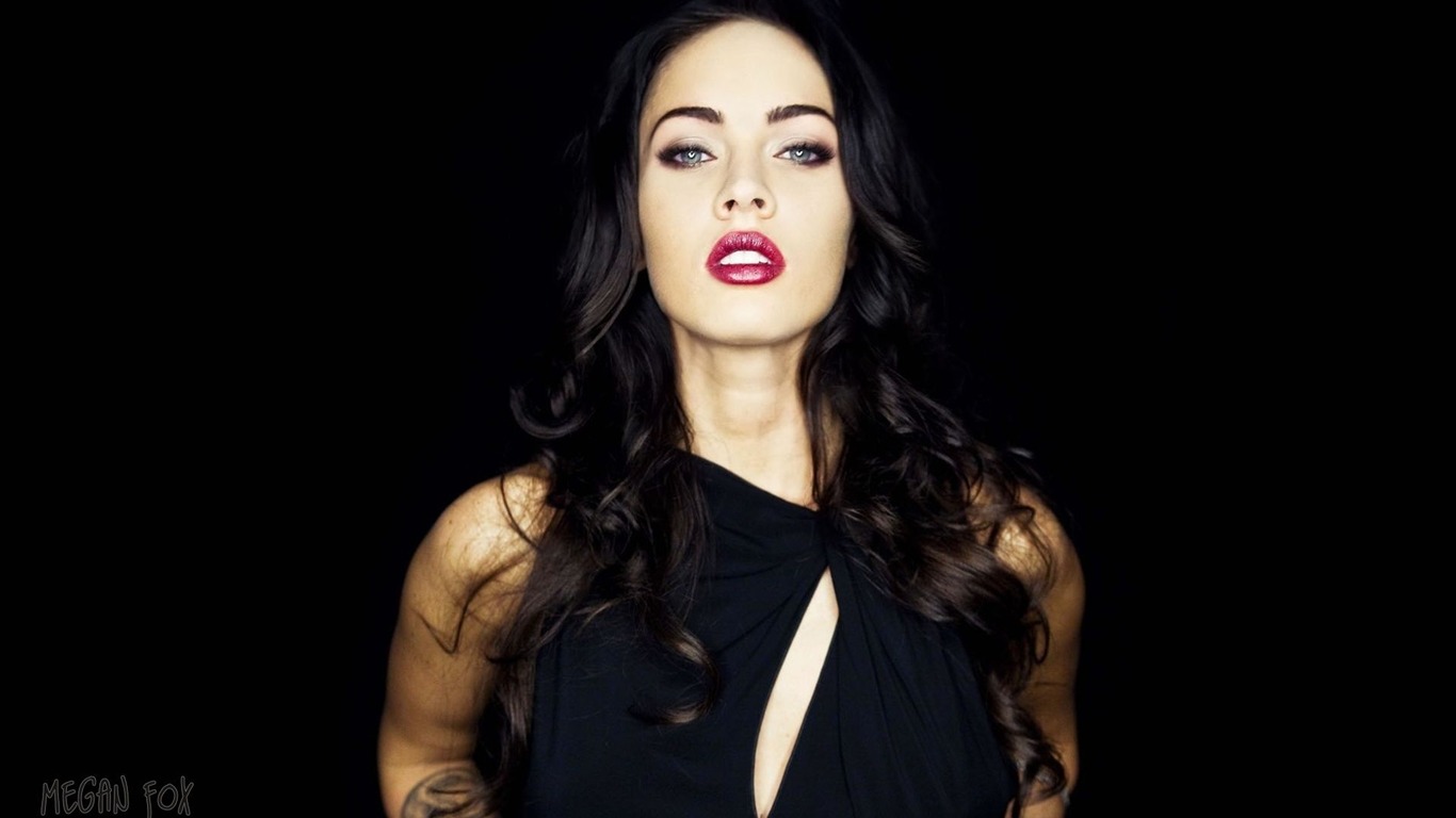 Megan Fox #046 - 1366x768 Wallpapers Pictures Photos Images