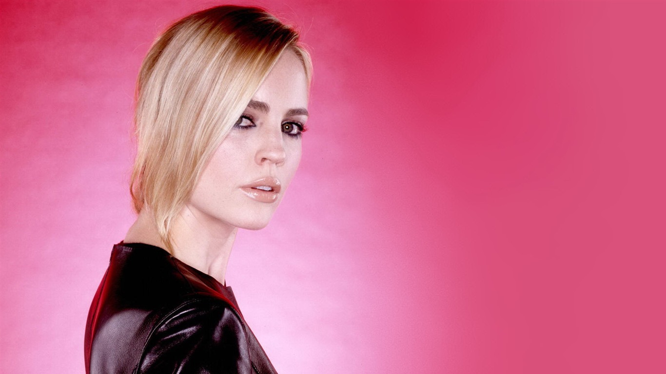 Melissa George #006 - 1366x768 Wallpapers Pictures Photos Images