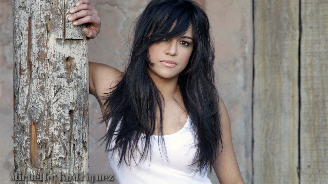 Michelle Rodriguez #001 - 1366x768 Wallpapers Pictures Photos Images