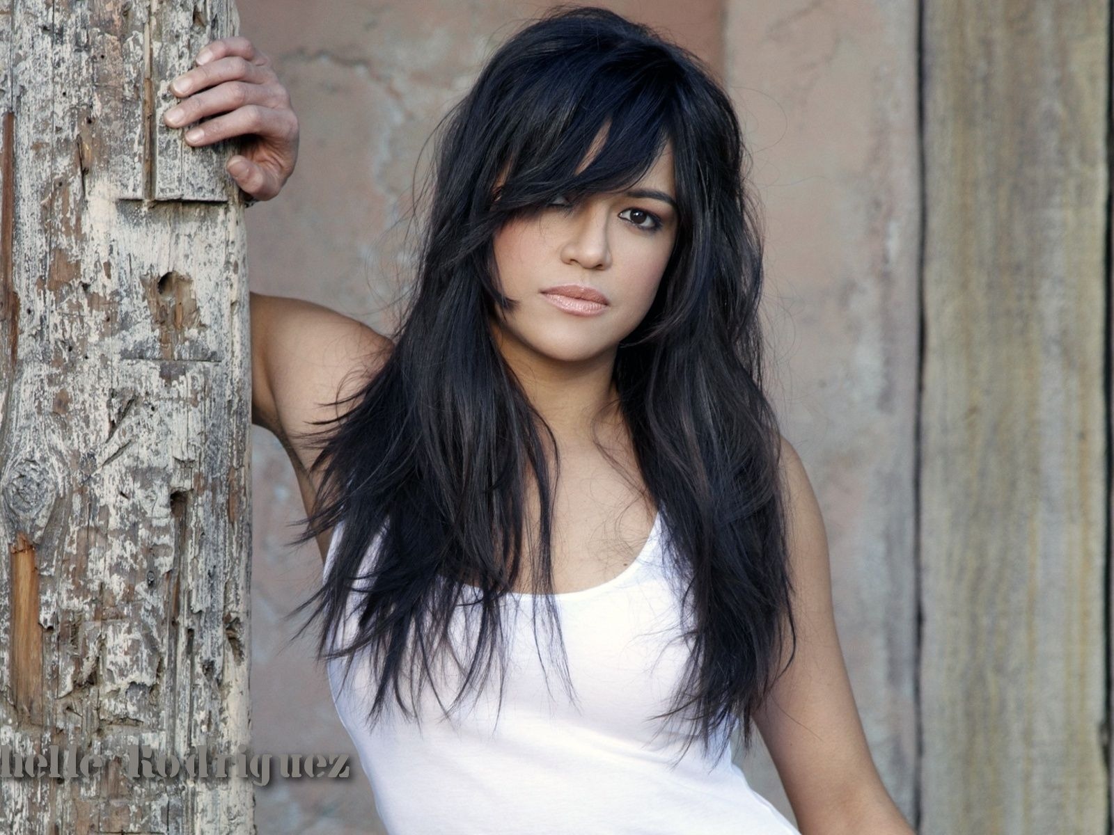 Michelle Rodriguez #001 - 1600x1200 Wallpapers Pictures Photos Images