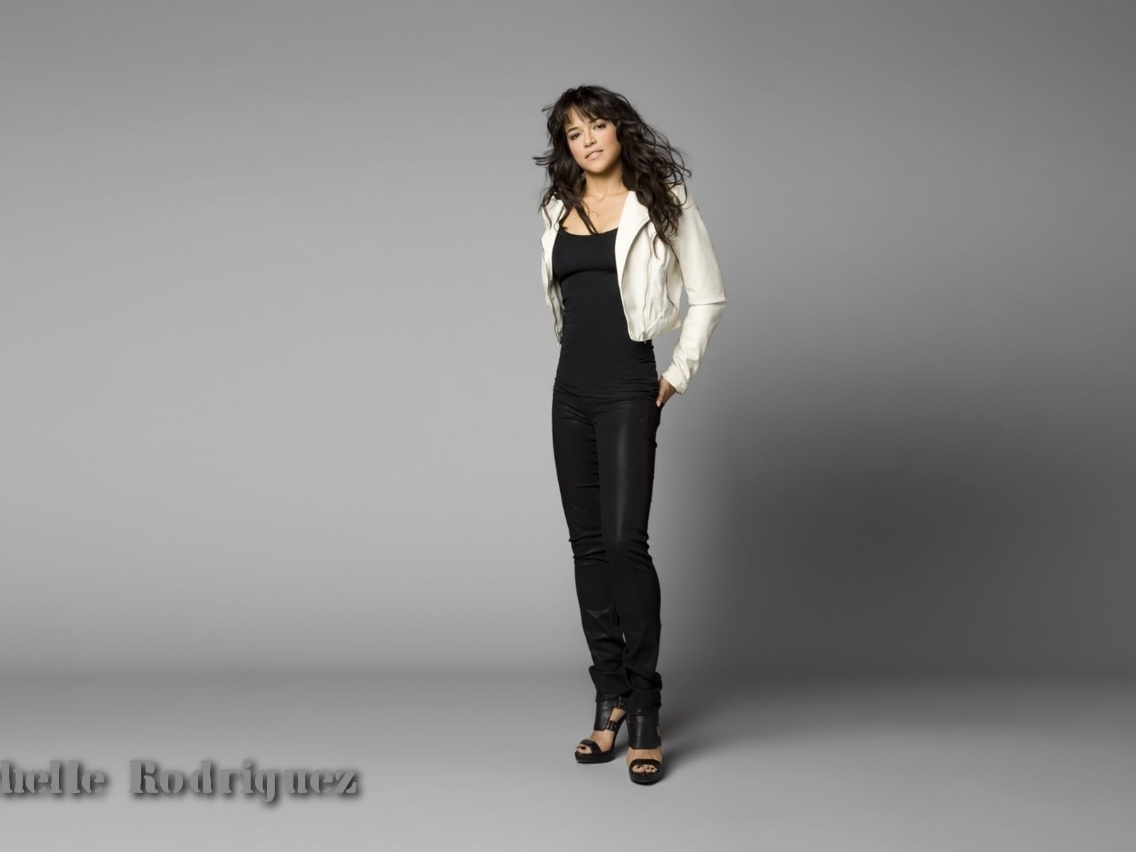 Michelle Rodriguez #011 - 1600x1200 Wallpapers Pictures Photos Images