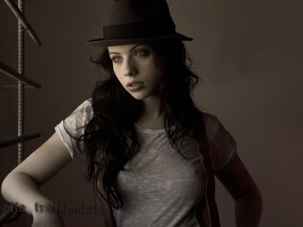 Michelle Trachtenberg #007 - 1024x768 Wallpapers Pictures Photos Images