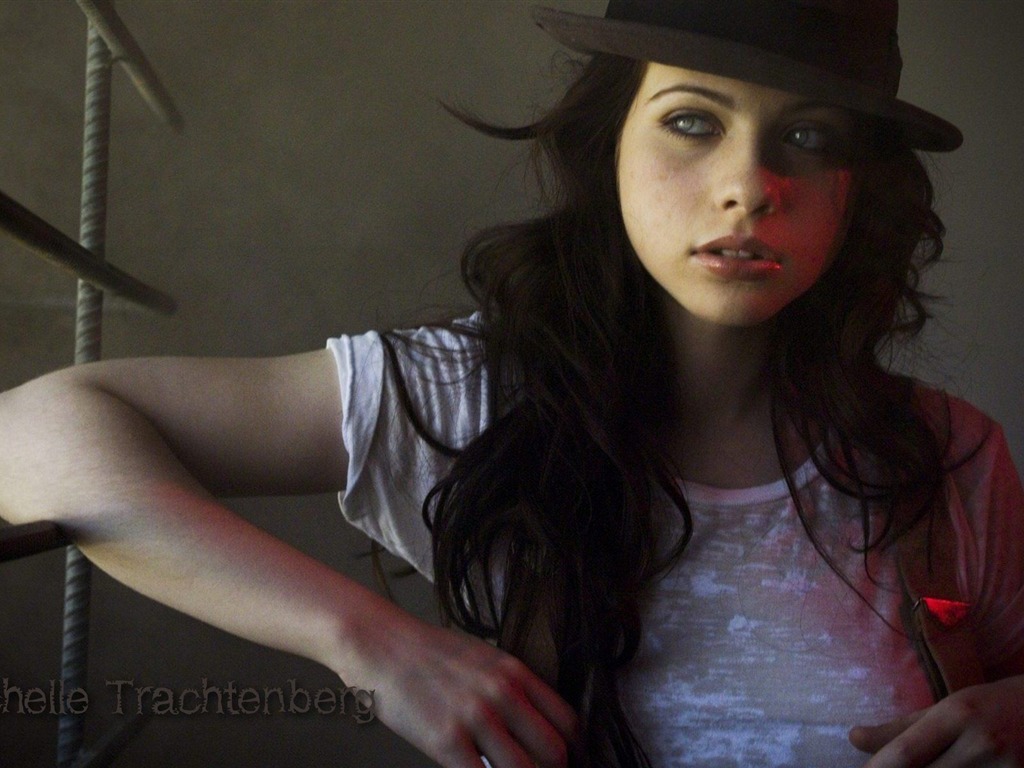 Michelle Trachtenberg #008 - 1024x768 Wallpapers Pictures Photos Images