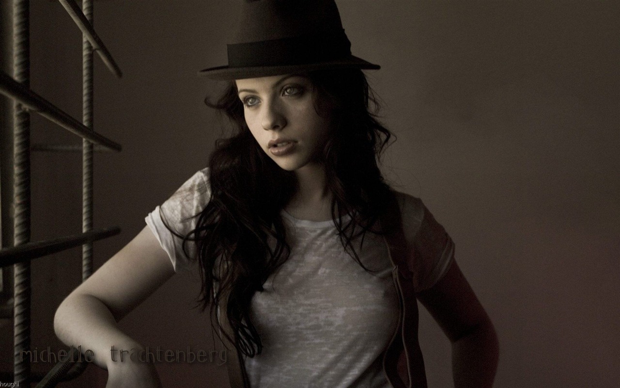 Michelle Trachtenberg #007 - 1280x800 Wallpapers Pictures Photos Images