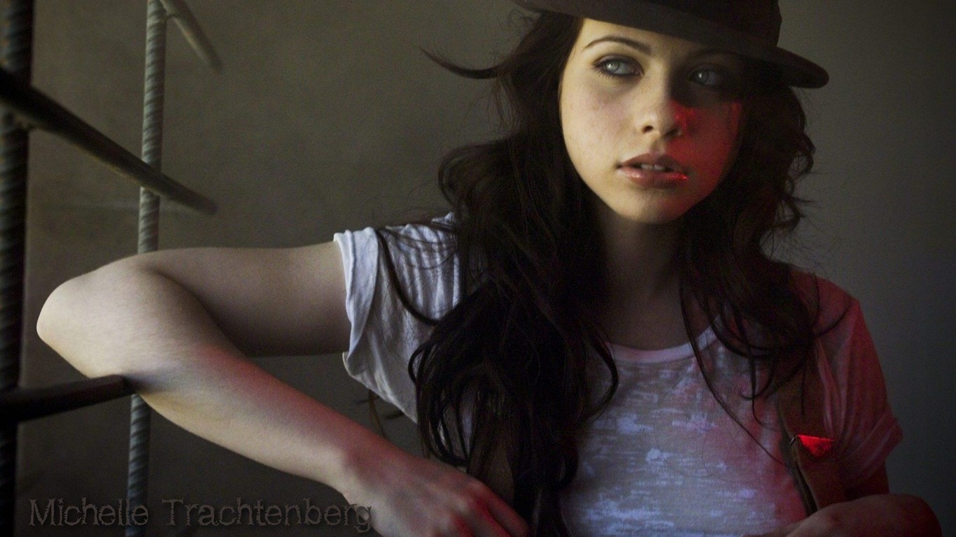 Michelle Trachtenberg #008 - 1366x768 Wallpapers Pictures Photos Images