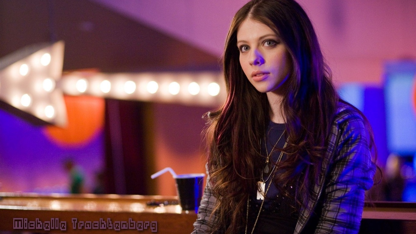 Michelle Trachtenberg #011 - 1366x768 Wallpapers Pictures Photos Images