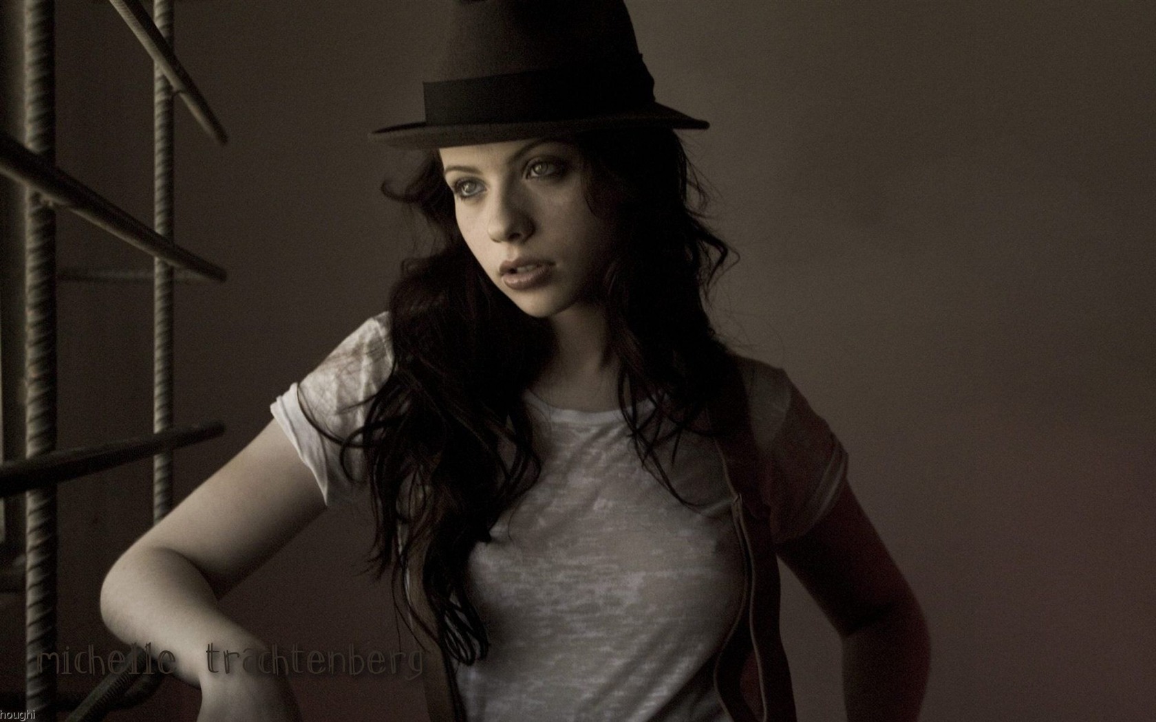 Michelle Trachtenberg #007 - 1680x1050 Wallpapers Pictures Photos Images