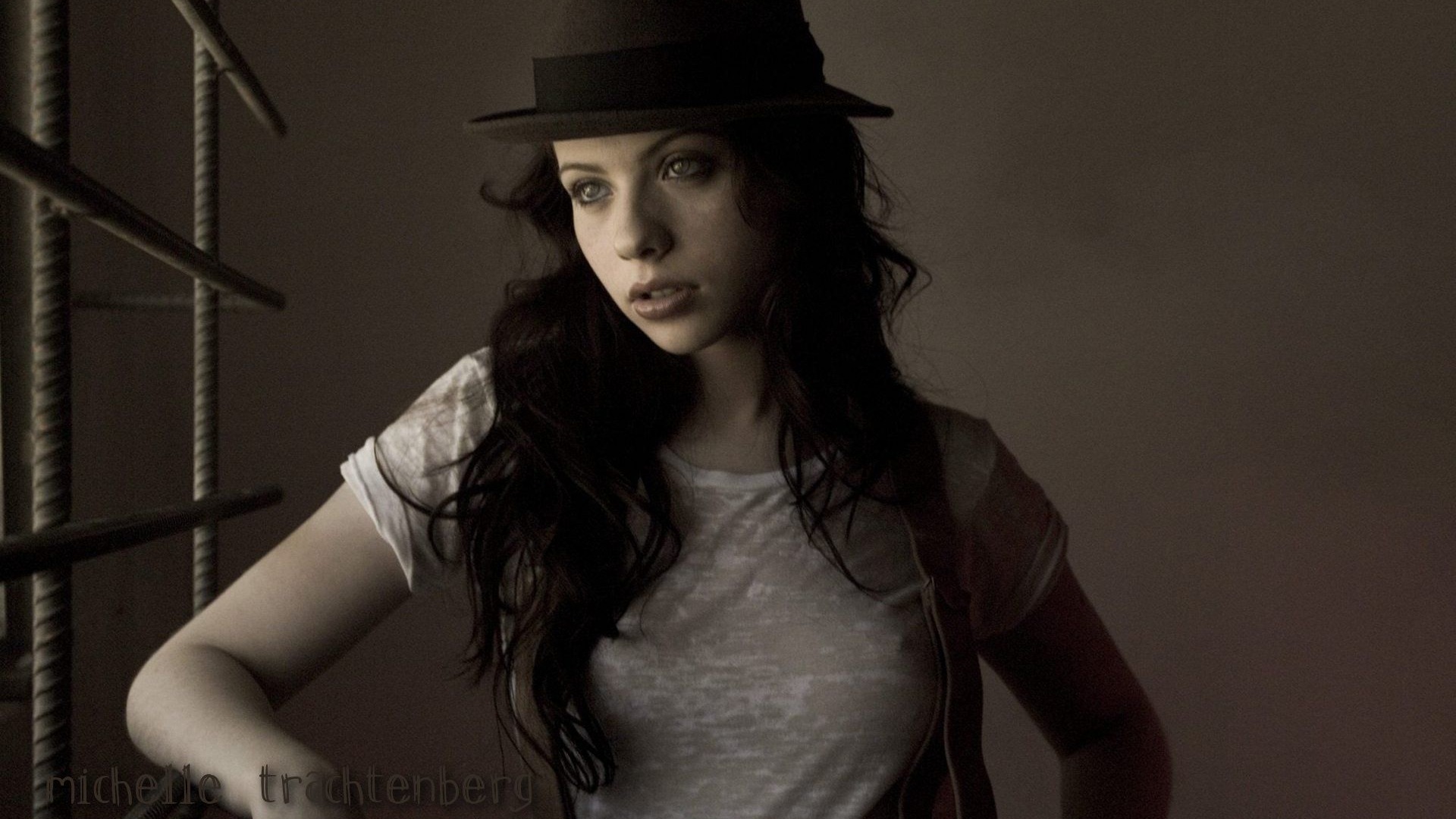 Michelle Trachtenberg #007 - 1920x1080 Wallpapers Pictures Photos Images