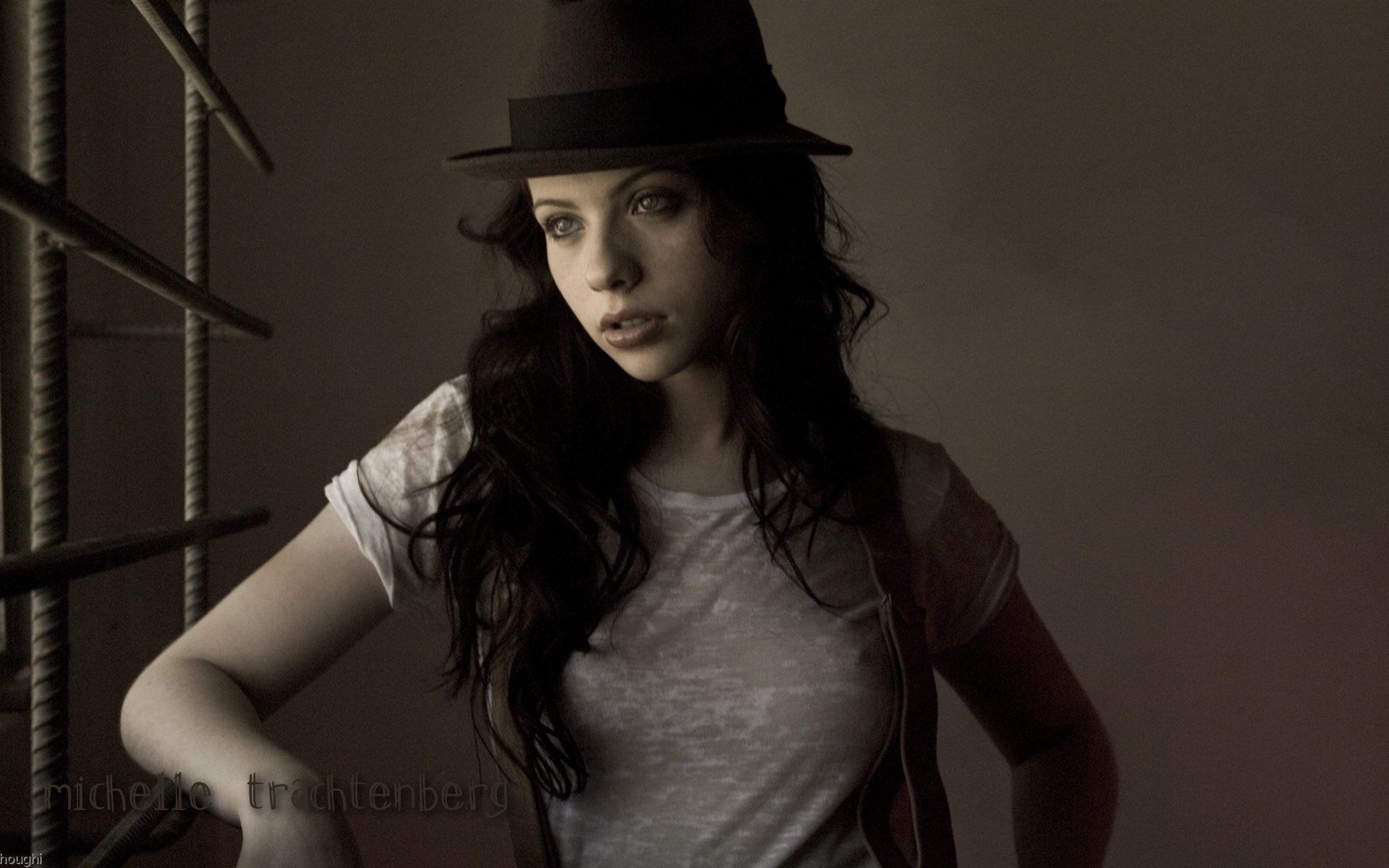 Michelle Trachtenberg #007 - 1920x1200 Wallpapers Pictures Photos Images
